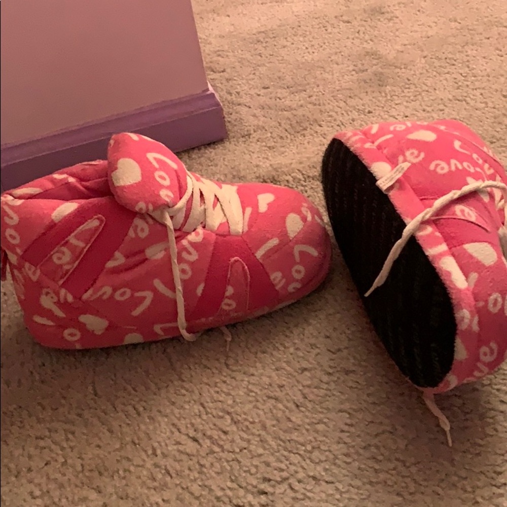 Snooki slippers! - Picture 3 of 3